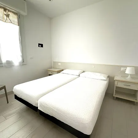 And Bright Flat With Pool *