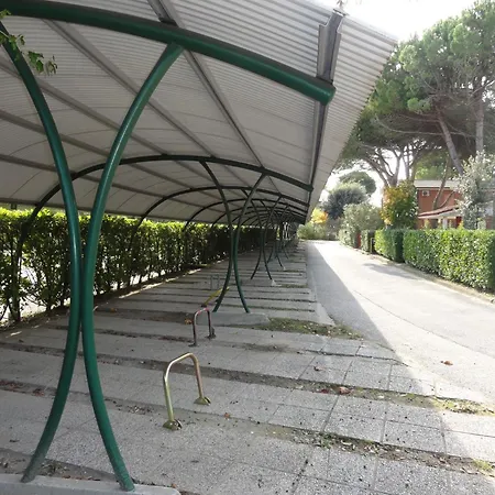 And Bright Flat With Pool * ビビオーネ