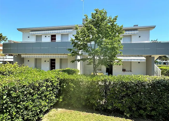 Апартаменты And Bright Flat With Pool Бибионе