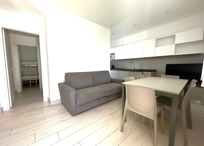 And Bright Flat With Pool Апартаменты *