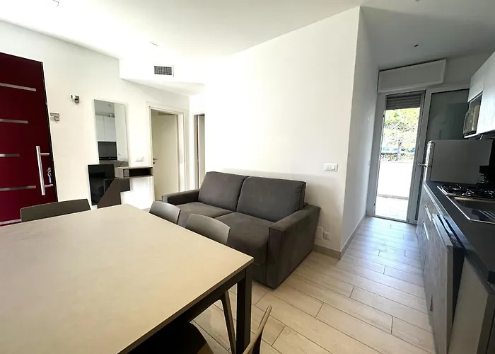 And Bright Flat With Pool * Бибионе