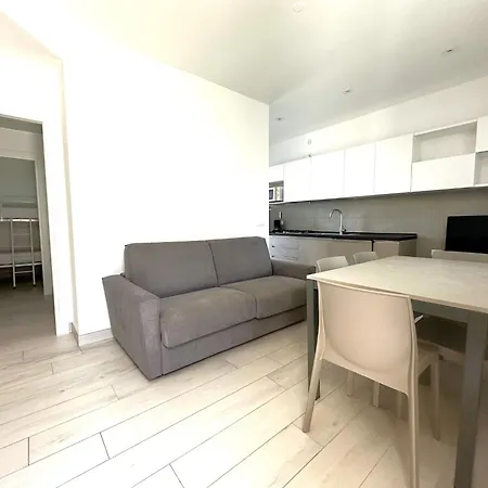 And Bright Flat With Pool Apartment *