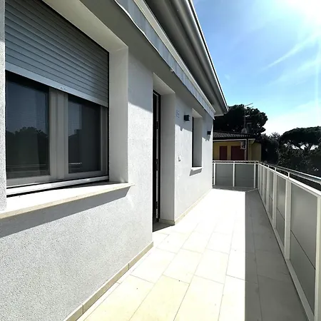 아파트 And Bright Flat With Pool 비비오네