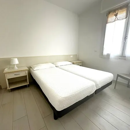 And Bright Flat With Pool *