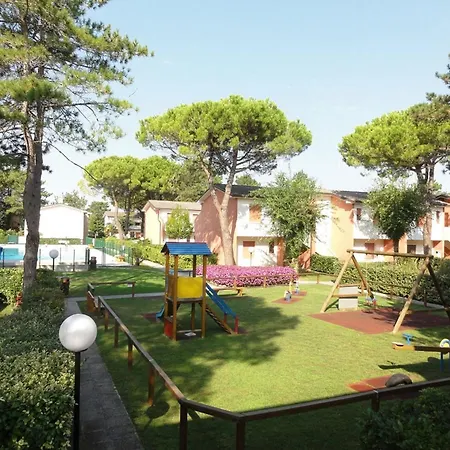 And Bright Flat With Pool Apartment Bibione